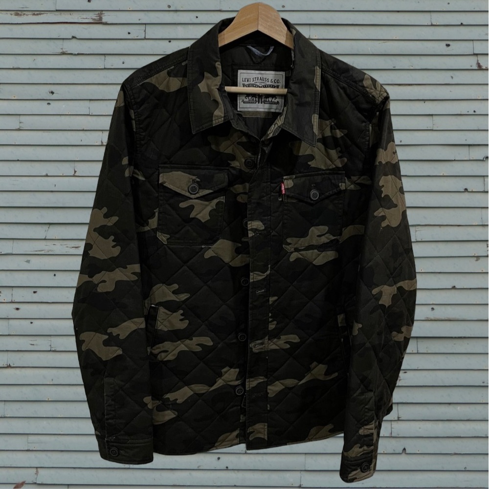 NWOT Mens Levi's Camo Quilted Jacket